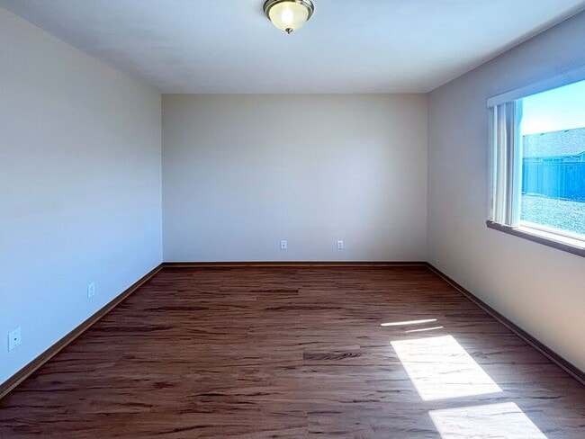 Building Photo - 882 Smith St