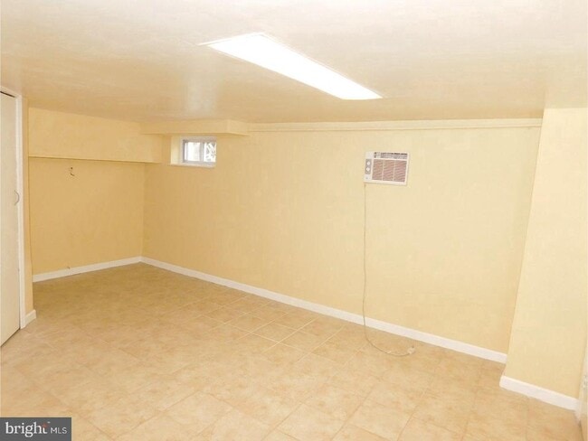 Building Photo - 8743 ORCHARD Ave