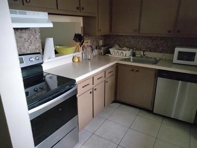 Building Photo - 2800 Fiore Way