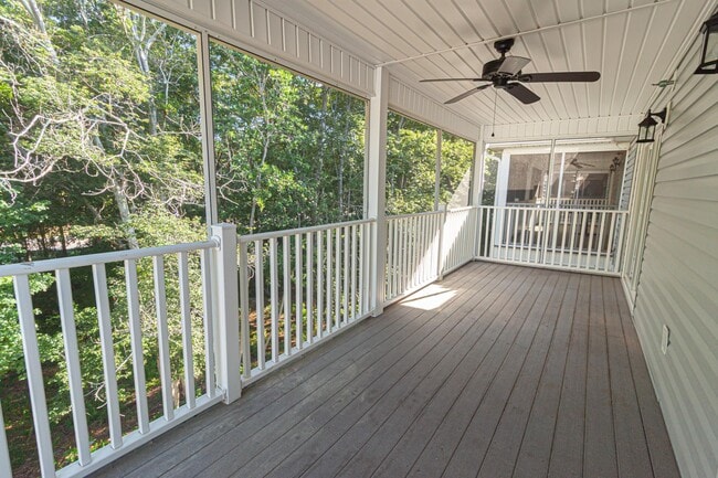 Building Photo - 4850 Meadowsweet Dr