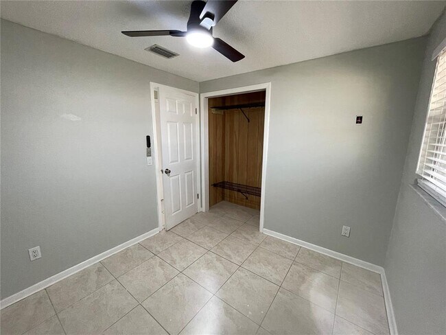 Building Photo - 1657 N Chickasaw Trail