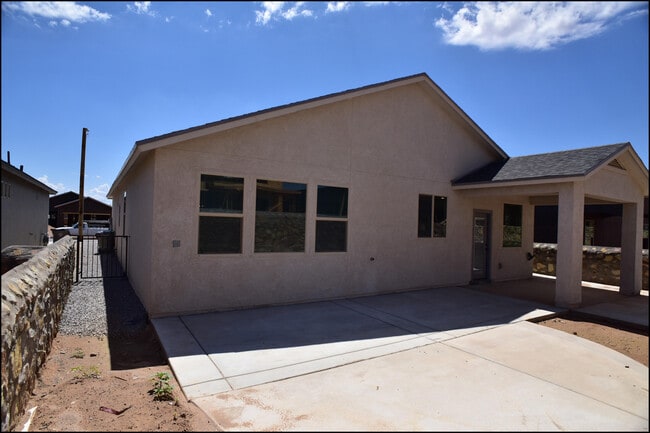 Building Photo - 10617 Hidden Palm Pl