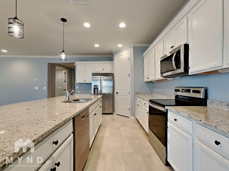 Building Photo - 24598 W Concorda Dr