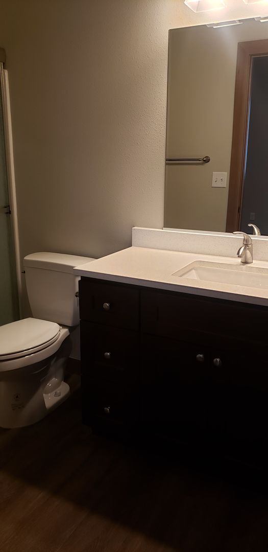 Building Photo - 1404 E 6th St