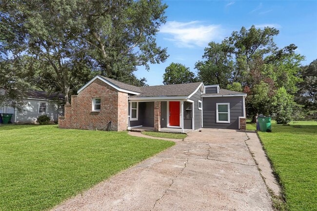 Primary Photo - 710 E Magnolia St
