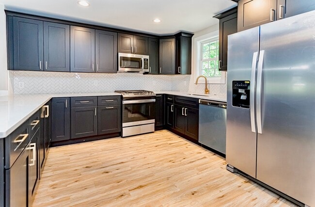 Building Photo - 1218 1st Ave