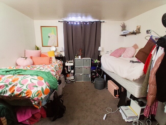 Building Photo - 1080 E 450 N