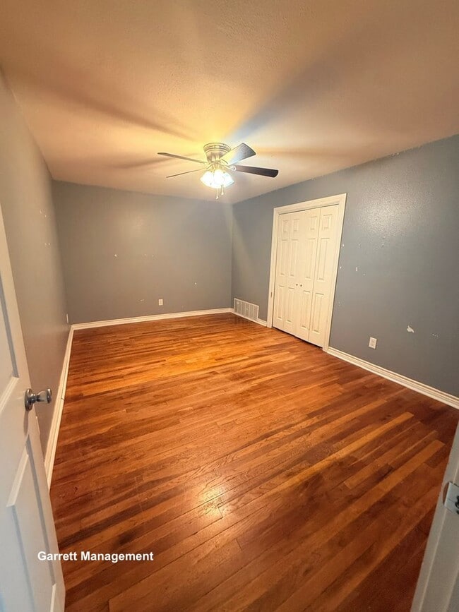 Building Photo - Spacious 5 Bedroom, 3 bath