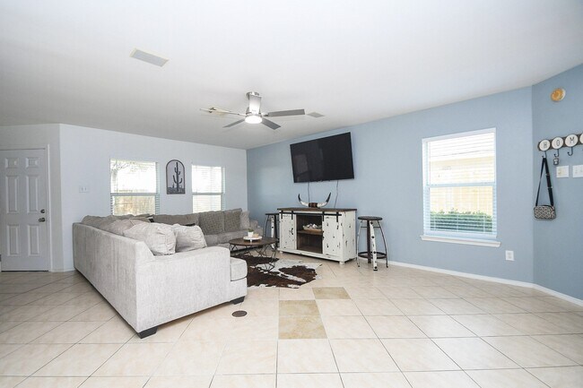 Building Photo - 20506 Lantern Springs Ln