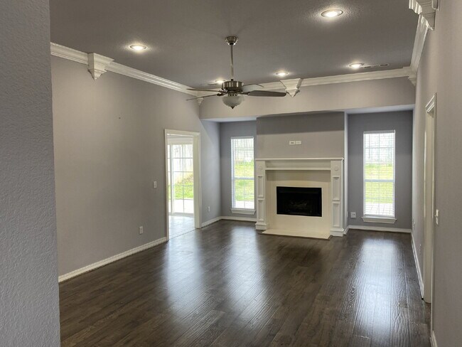 Building Photo - 572 Branchwood Ave