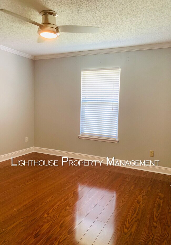 Building Photo - Pristine 3/2 in University Park!  Won't Last Long!