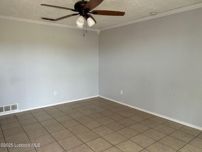 Building Photo - 4630 Erskine St