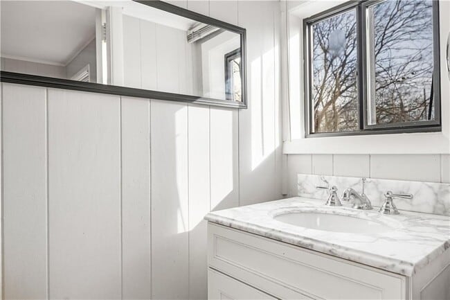 Building Photo - 9 Linden Ave