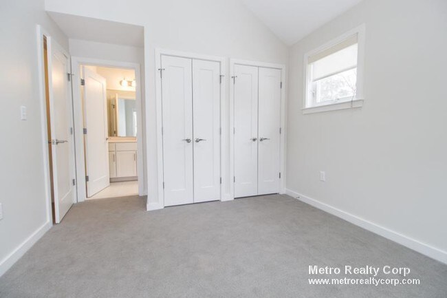 Building Photo - 37 Cottage Park Ave