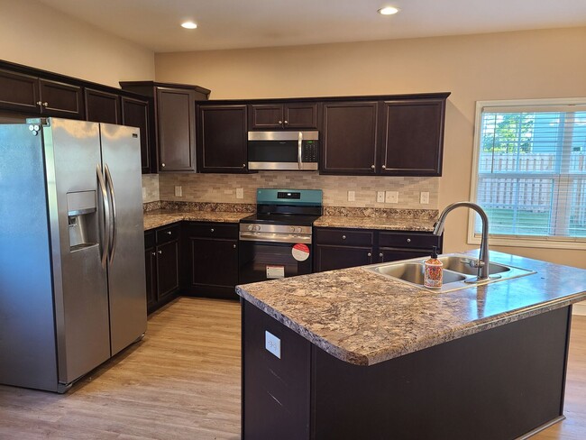 Building Photo - 3 Bedroom, 2.5 bath home - Sneads Ferry - Everetts Creek Community