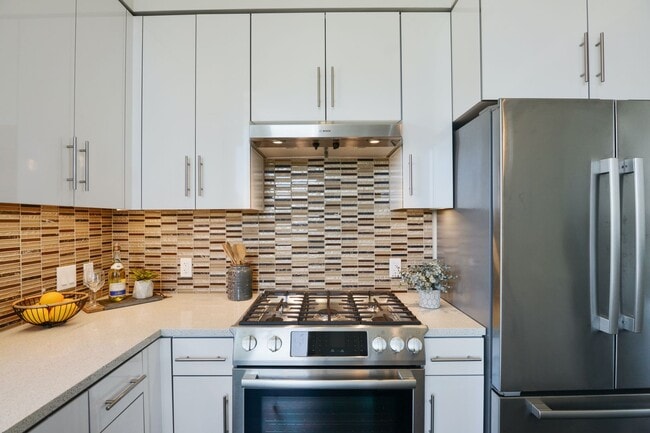 Building Photo - SF Shipyard - 3 BR, 2.5 BA Townhouse 1,437 Sq. Ft. - 3D Virtual Tour, 2-Car Garage