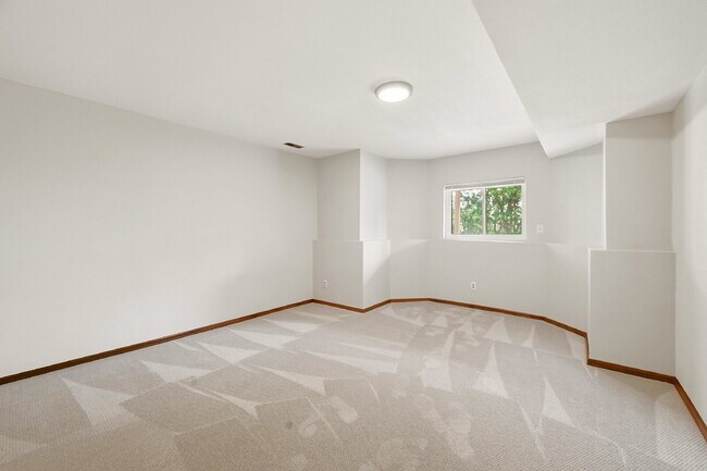 Building Photo - $2,845.95- 4-Bed /3-Bath Gem with Finished Basement and Fenced-in Yard in Colorado Springs!