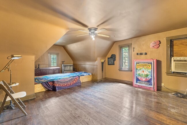 Building Photo - 2260 5th Ave