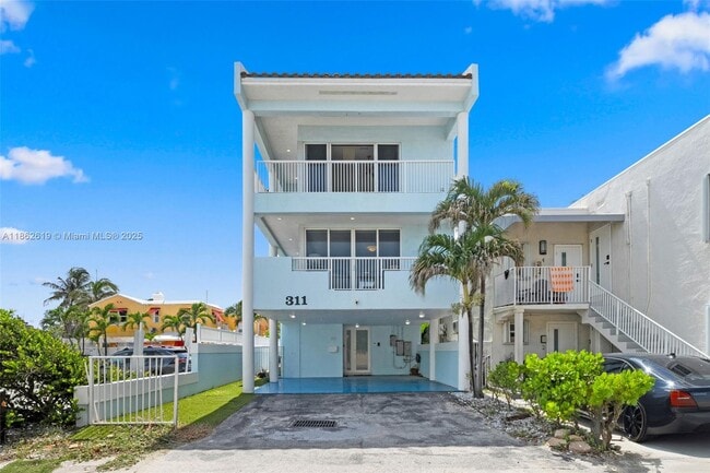 Primary Photo - 311 N Surf Rd