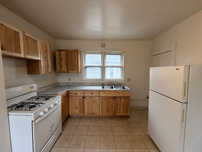 Building Photo - Spacious 3-Bedroom Single-Family Home-Near Hospital- Jackson, MI