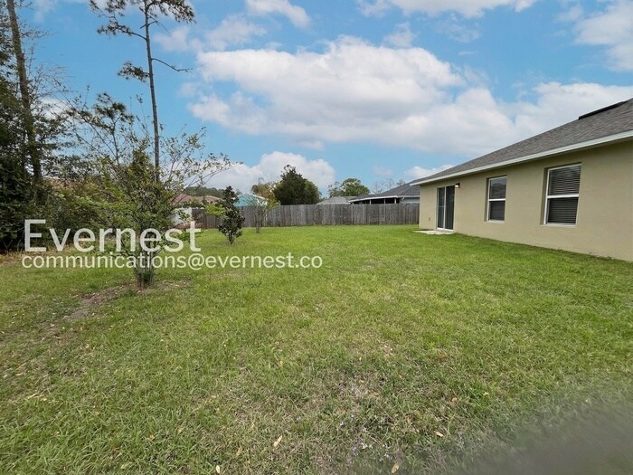 Building Photo - 25 Raeland Ln