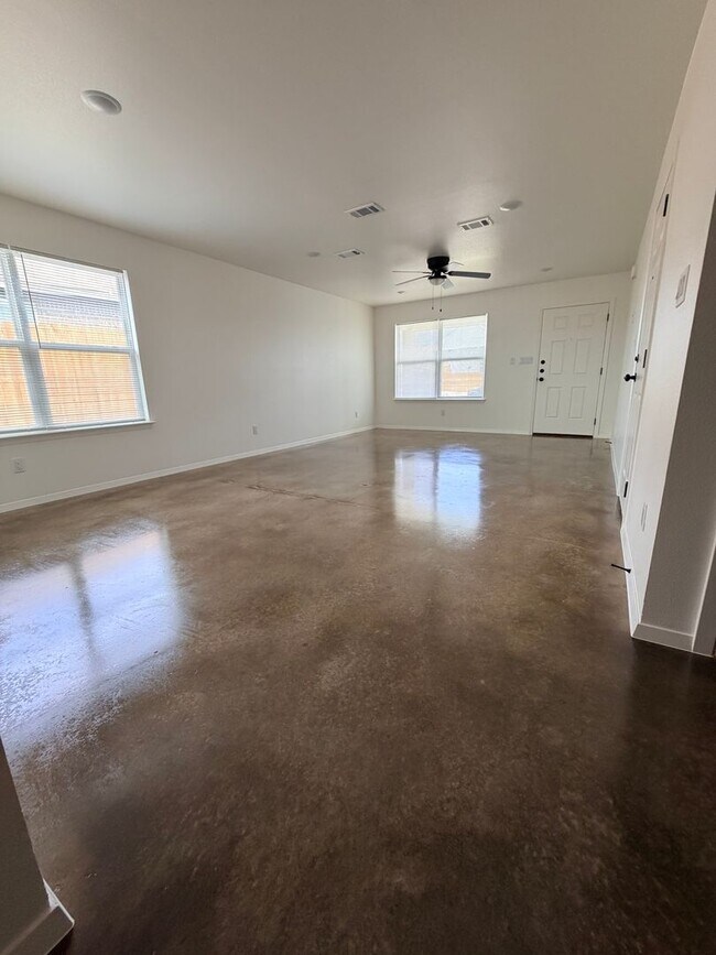 Building Photo - 983 Cline Dr