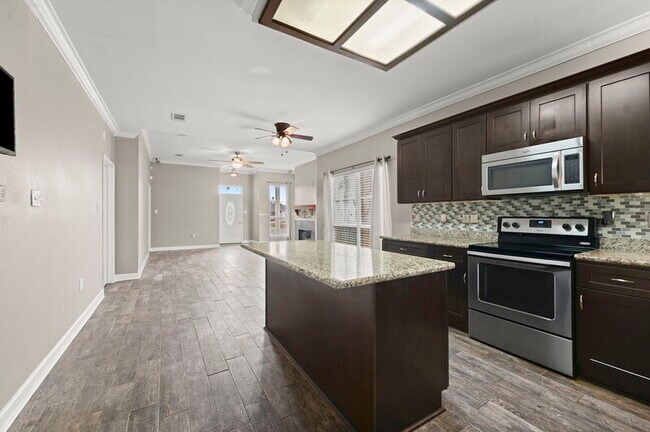 Building Photo - 2201 Hunters Trl Dr