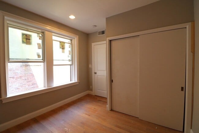 Building Photo - 422 Hanover St