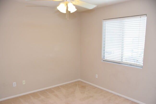 Building Photo - SW - SPRING VALLEY 2 STORY HOME