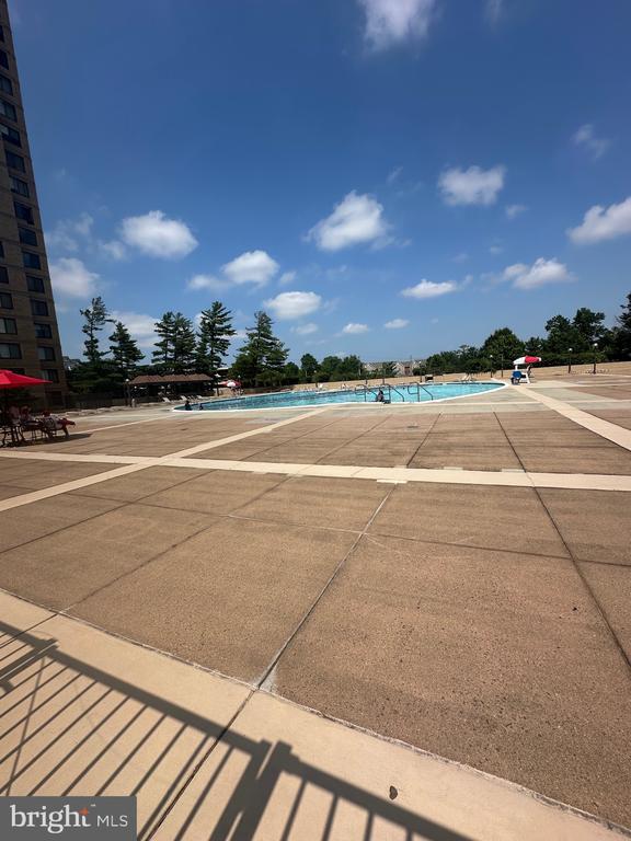 Building Photo - 3705 S George Mason Dr