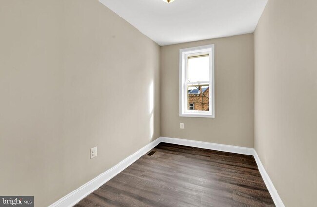 Building Photo - 19 N Morley St