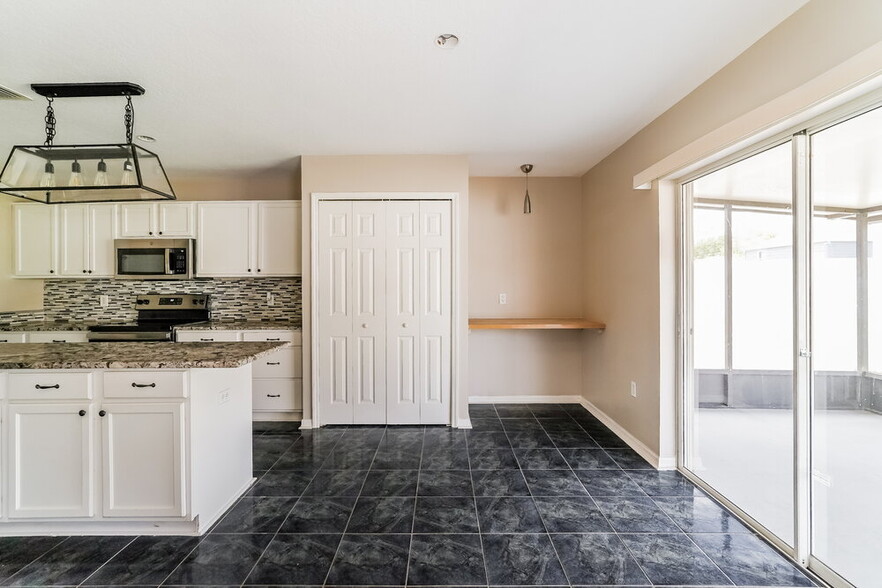 Building Photo - 11312 Ivy Flower Loop