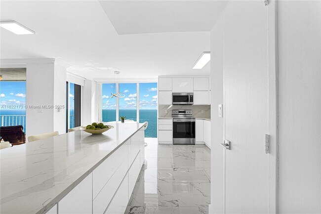 Building Photo - 881 Ocean Dr