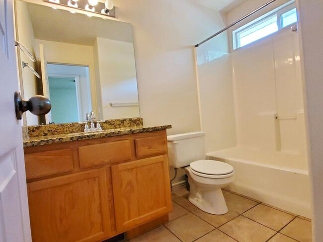 Building Photo - 2 Bd 1.5 Bath Duplex in Milcreek