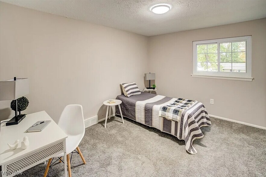 Building Photo - 38109 Poplar Dr