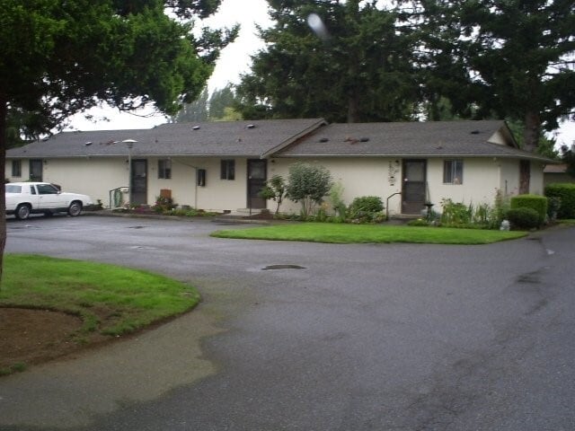 Primary Photo - 1724 Grove St