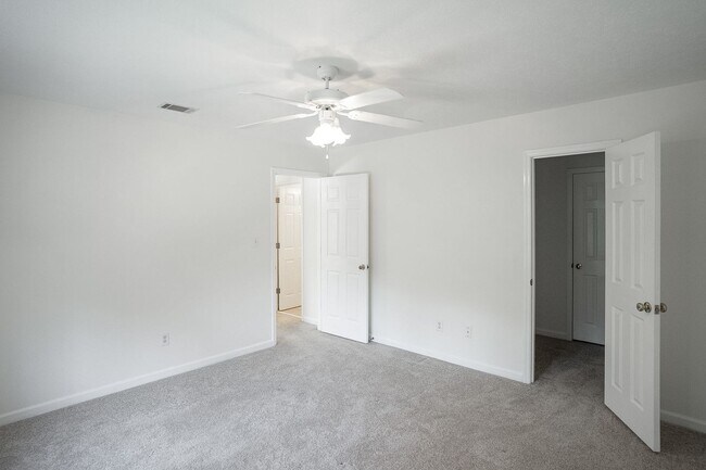 Building Photo - 537 Cedar Rock Dr