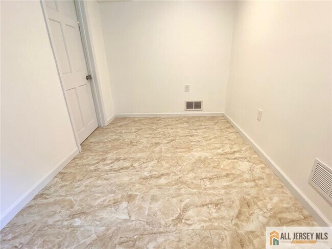 Building Photo - 126 Mary Alice Ct