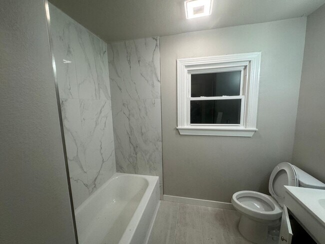 Building Photo - Charming 3-Bedroom Home in Sherman Available NOW!