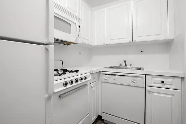 Building Photo - 340 E 51st St