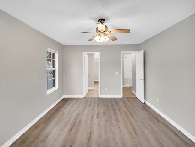 Building Photo - 2427 Tumbleweed Dr