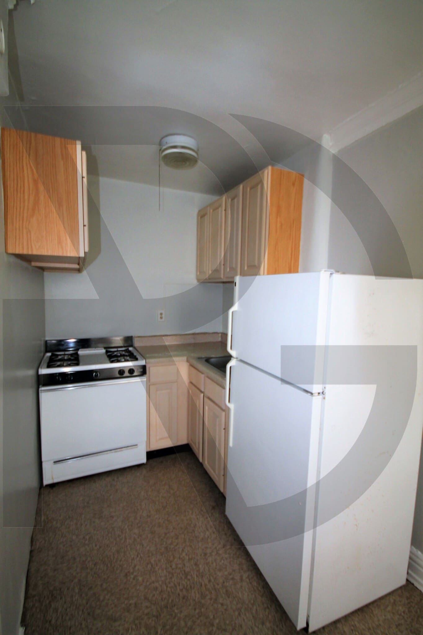 Building Photo - 429 W Roscoe St