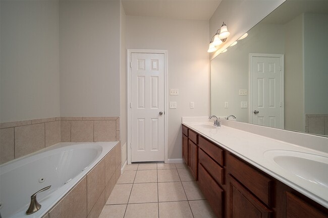 Building Photo - 13111 S Bellaire Estates Dr