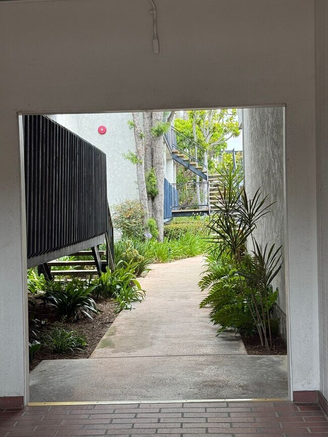 Building Photo - Remodeled 2 Bed, 2 Bath Condo in Quiet Gated Lomita Community