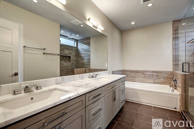 Building Photo - 216 5th Ave