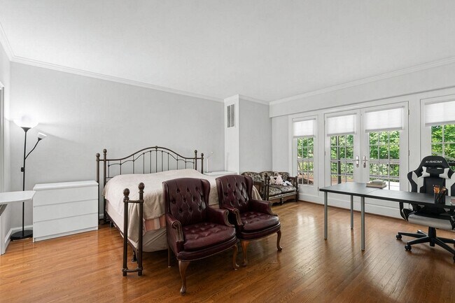 Building Photo - 4422 Westover Pl NW