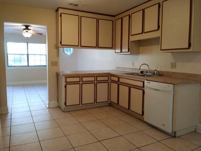 Building Photo - 1000 N Duval St