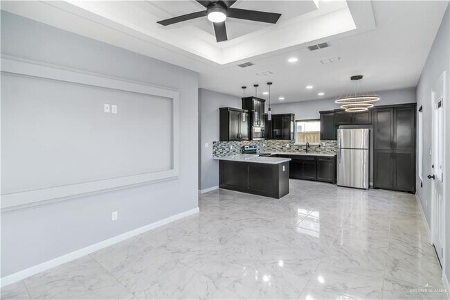 Building Photo - 18 N Emerald Ave