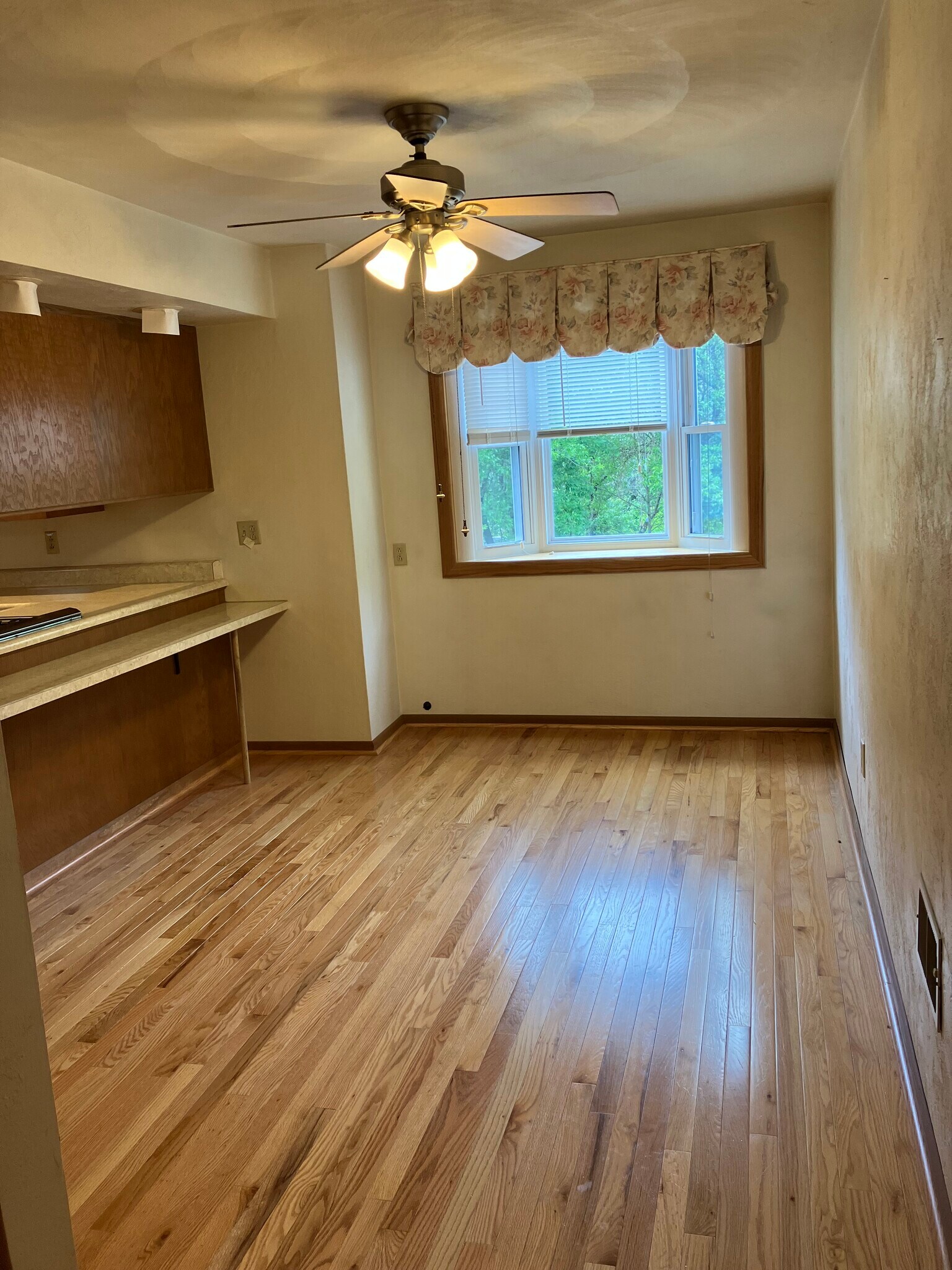Dining Room - 1281 Lakewood Ave