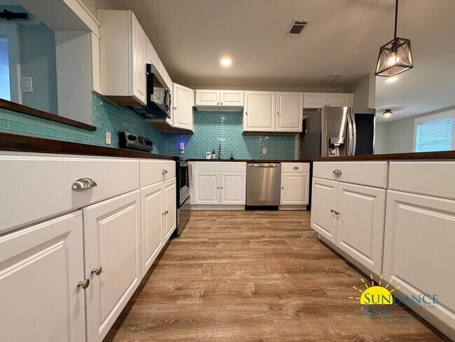 Building Photo - Stunning 3BR Home in PRIME Fort Walton Beach neighborhood!